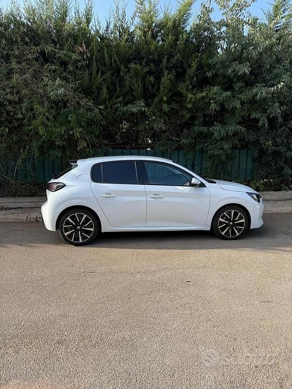 Usata Peugeot 208 101 CV (74 kW) 2020 Bianco Utilitaria