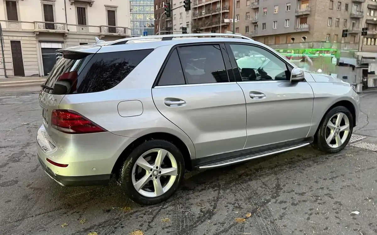 Begagnad Mercedes GLE250 Executive 204 HK (150 kW) 2016 Silver SUV