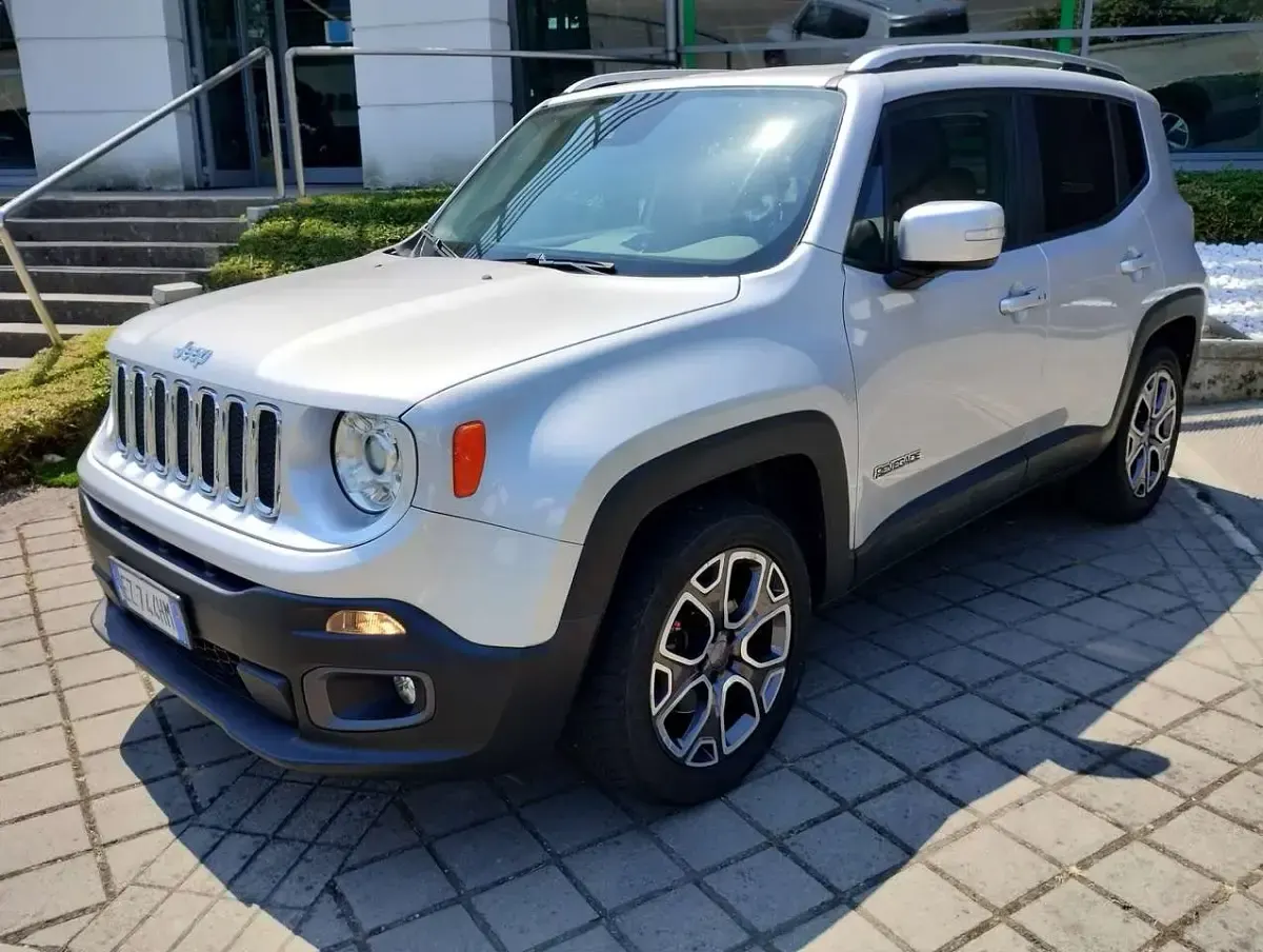 Usata Jeep Renegade Limited 140 CV (102 kW) 2015 Argento SUV