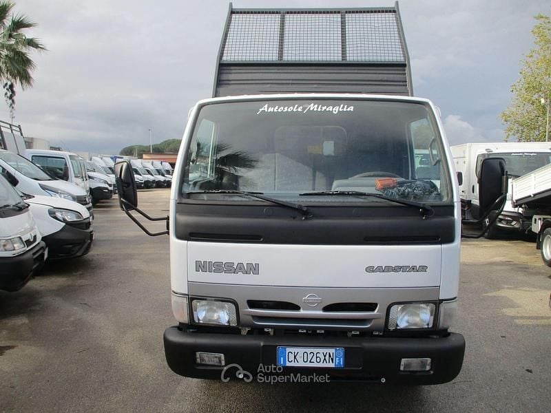 Usata Nissan Cabstar 120 CV (88 kW) 2003 Bianco Pick-up