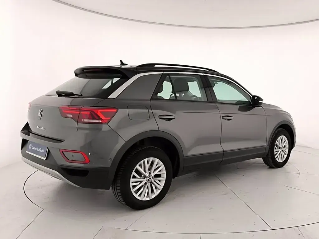 Usata VW T-Roc Life 116 CV (85 kW) 2025 Indium grey metallizzato nero SUV