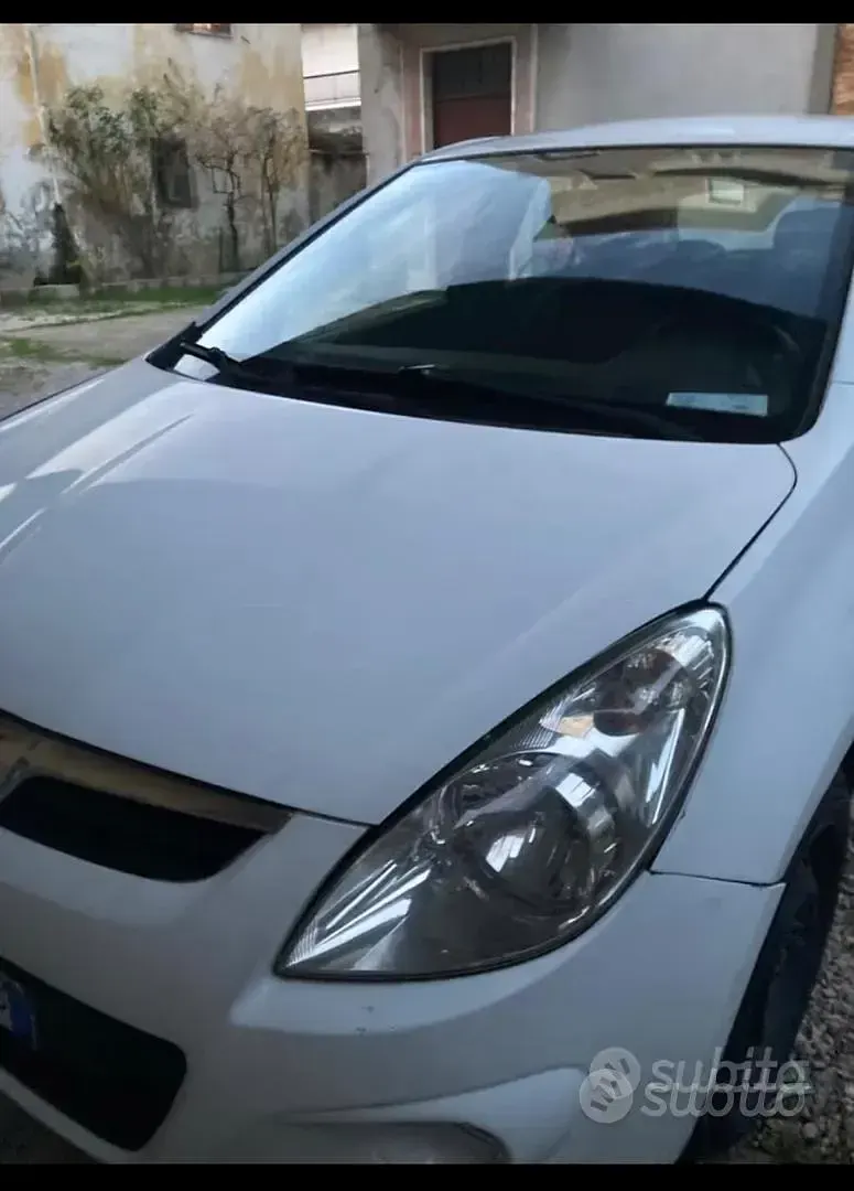 Usata Hyundai i20 78 CV (57 kW) 2011 Bianco Utilitaria