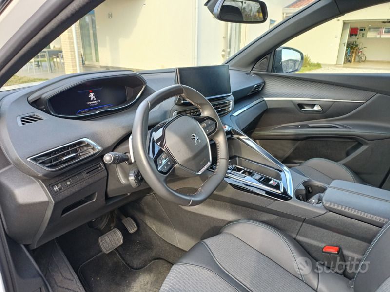 Usata Peugeot 5008 131 CV (96 kW) 2024 Bianco Monovolume