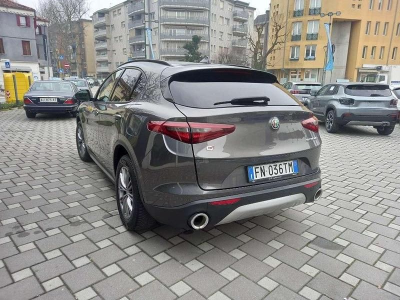 Usata Alfa Romeo Stelvio Executive 210 CV (154 kW) 2018 Grigio scuro SUV