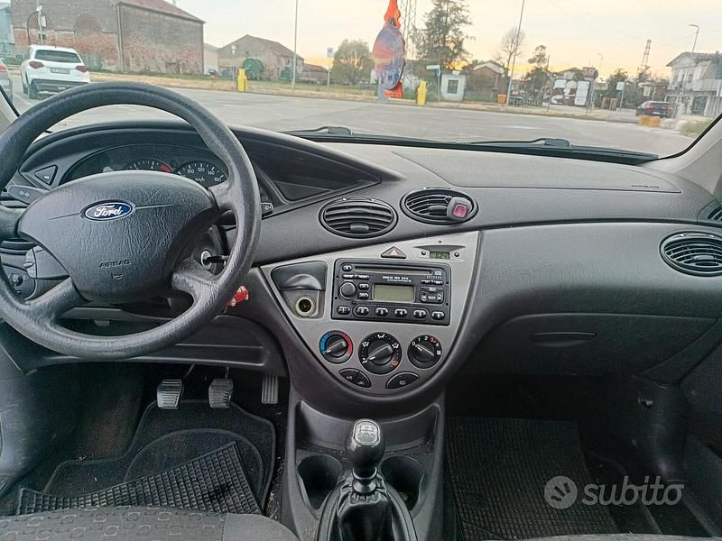 Usata Ford Focus 100 CV (73 kW) 2003 Grigio Station wagon
