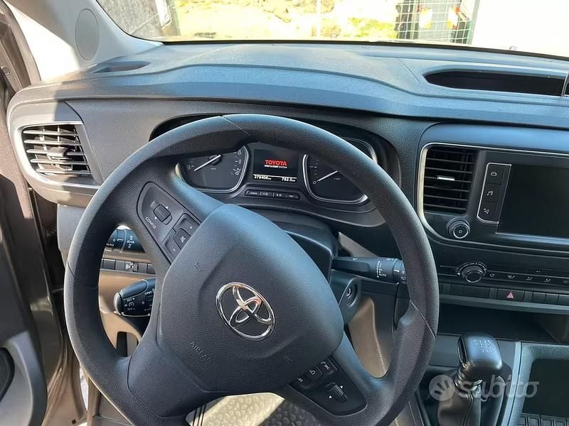 Usata Toyota Proace Verso 120 CV (88 kW) 2019 Grigio Station wagon