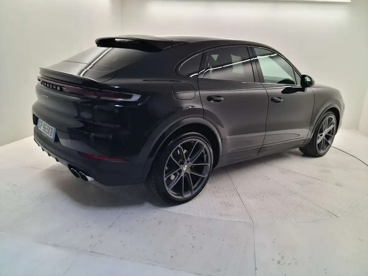 Usata Porsche Cayenne 354 CV (260 kW) 2023 Grigio SUV