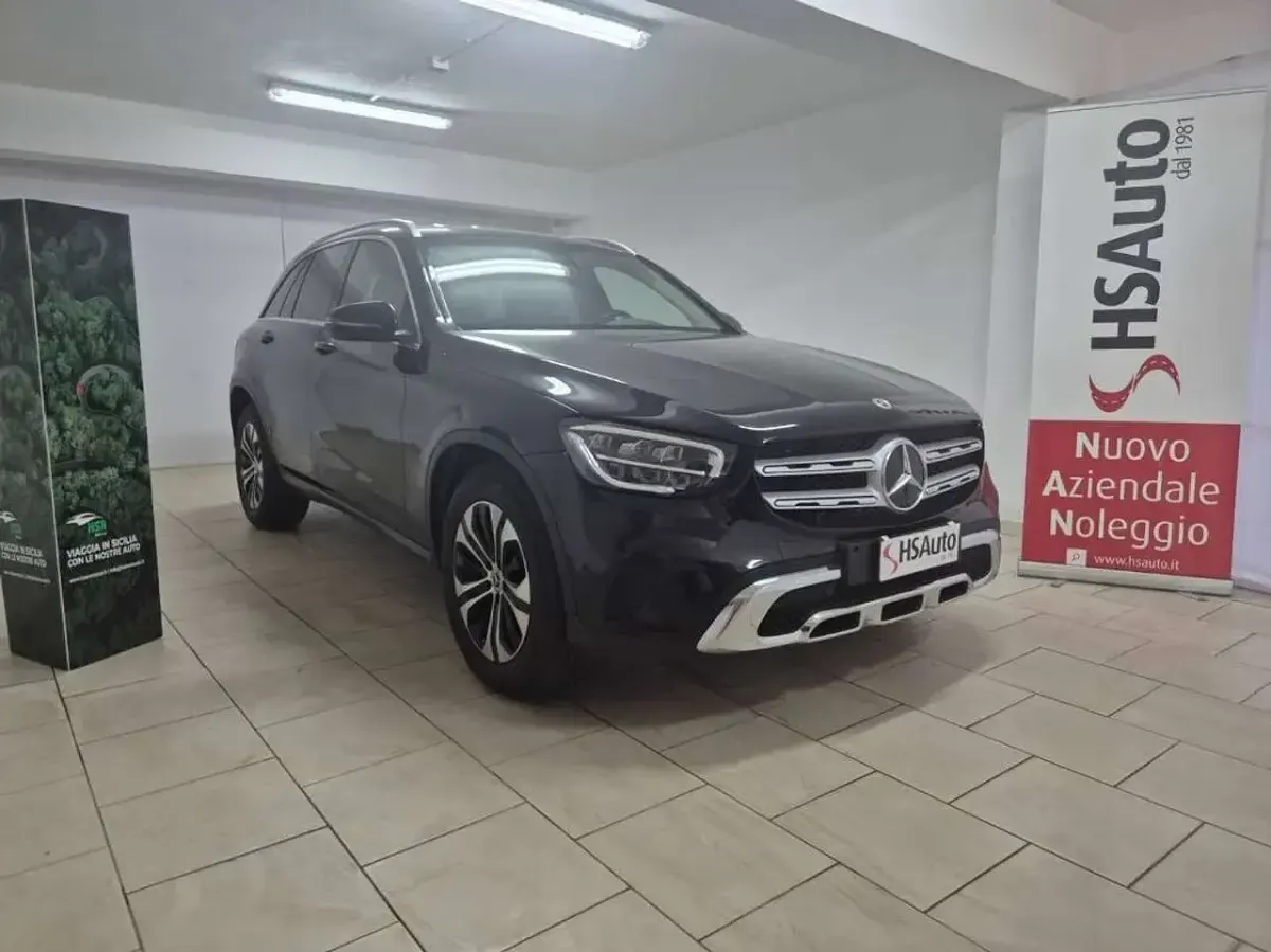 Usata Mercedes GLC200 163 CV (119 kW) 2021 Inval. black  nonmetallic co SUV