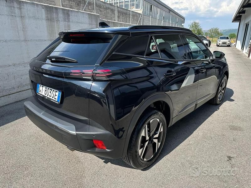 Usata Peugeot 2008 Allure 101 CV (74 kW) 2024 Nero perla SUV