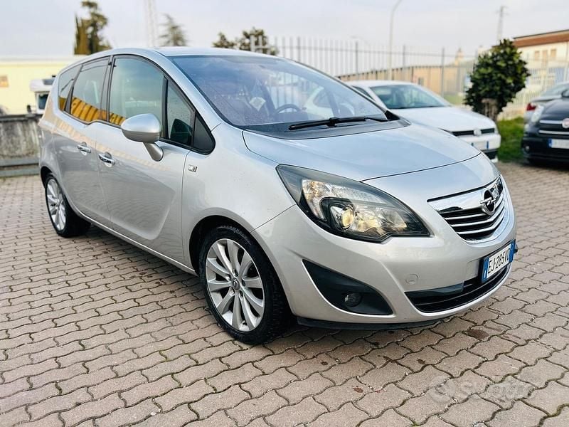 Usata Opel Meriva Cosmo 120 CV (88 kW) 2011 Grigio Monovolume