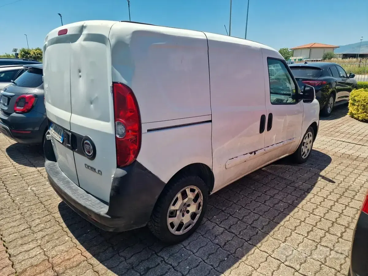 Usata Fiat Doblò 90 CV (66 kW) 2012 Bianco Monovolume