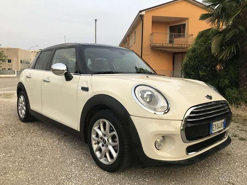 Usata Mini Cooper D Business 116 CV (85 kW) 2016 Utilitaria