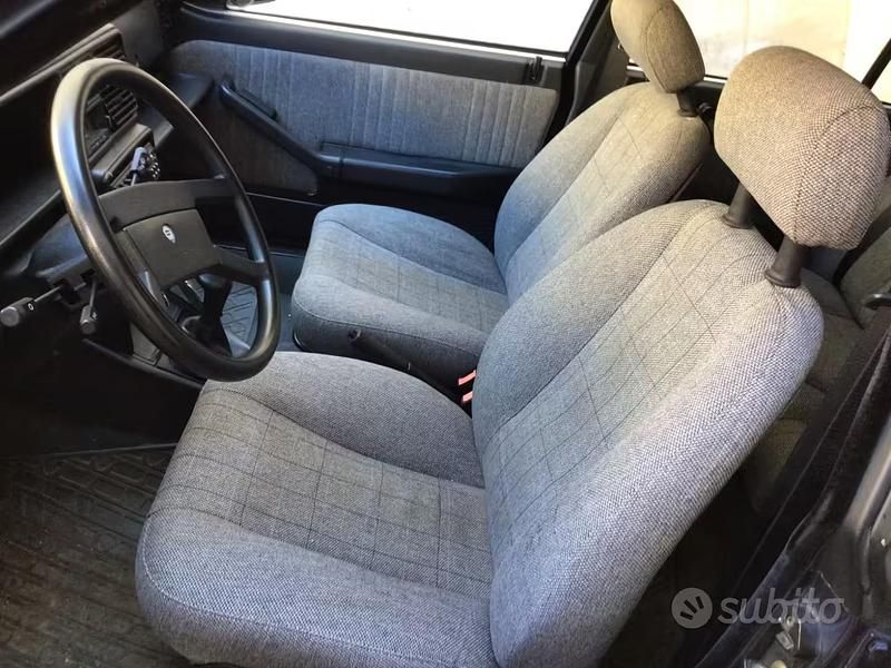 Usata Lancia Delta 90 CV (66 kW) 1992 Blu Utilitaria