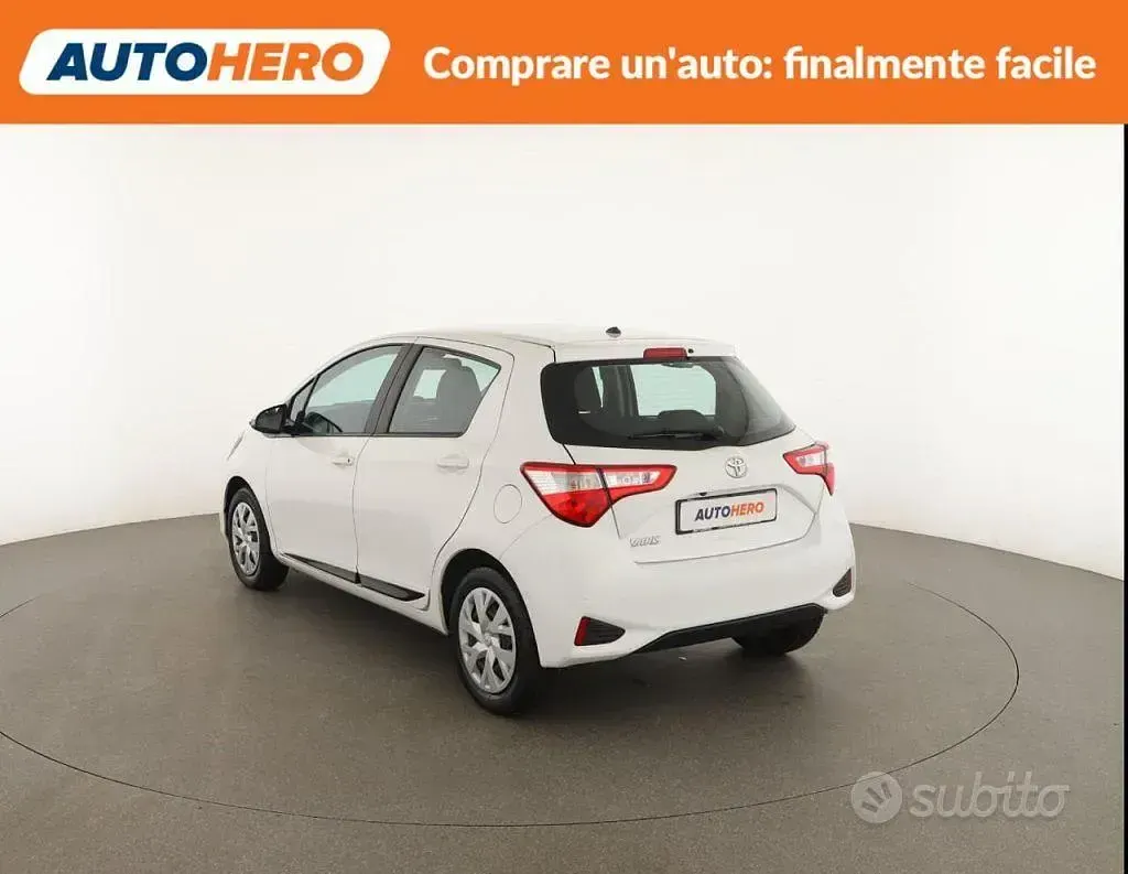 Usata Toyota Yaris Active 111 CV (81 kW) 2019 Bianco Berlina
