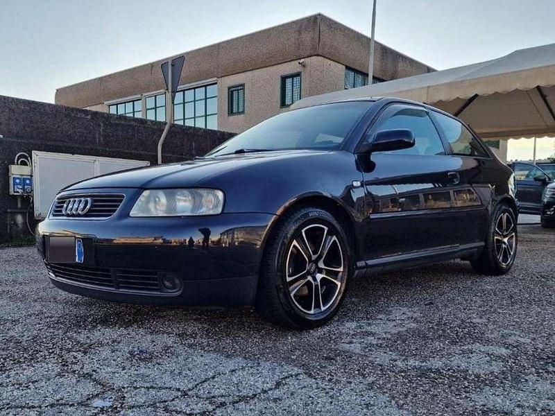 Blu/azzurro Usata 2001 Audi A3 Ambiente Tre volumi | 1000 € (Buon prezzo) - Immagine 1/4