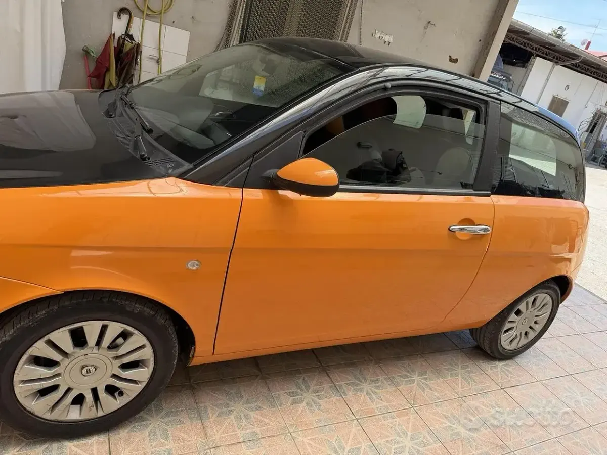 Usata Lancia Ypsilon 60 CV (44 kW) 2006 Arancione Utilitaria