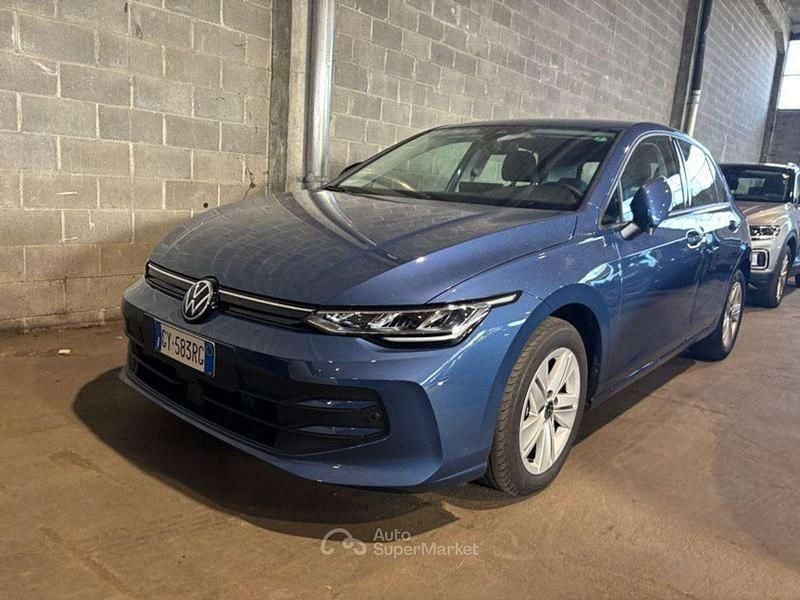 Usata VW Golf VIII Life 116 CV (85 kW) 2025 Blu Berlina