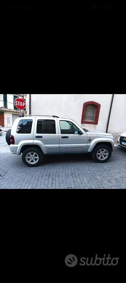 Usata Jeep Cherokee 163 CV (119 kW) 2007 Grigio SUV