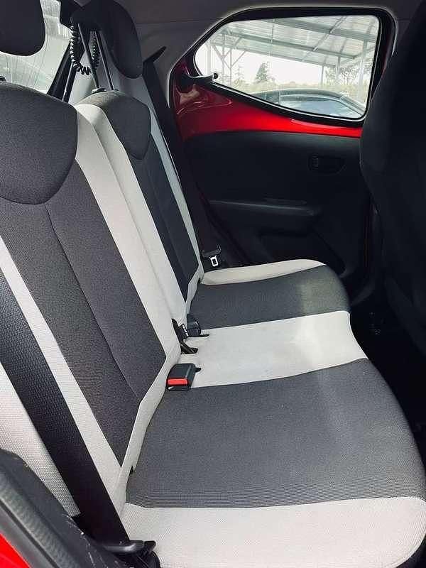 Begagnad Toyota Aygo 68 HK (50 kW) 2005 Röd Halvkombi