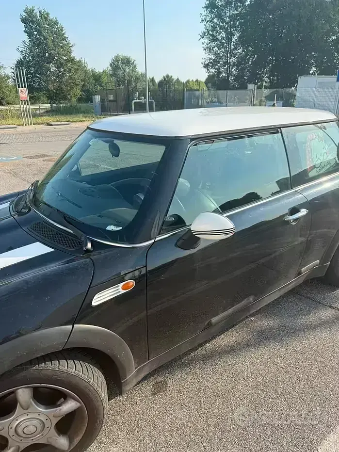 Usata Mini Cooper 116 CV (85 kW) 2003 Nero Utilitaria