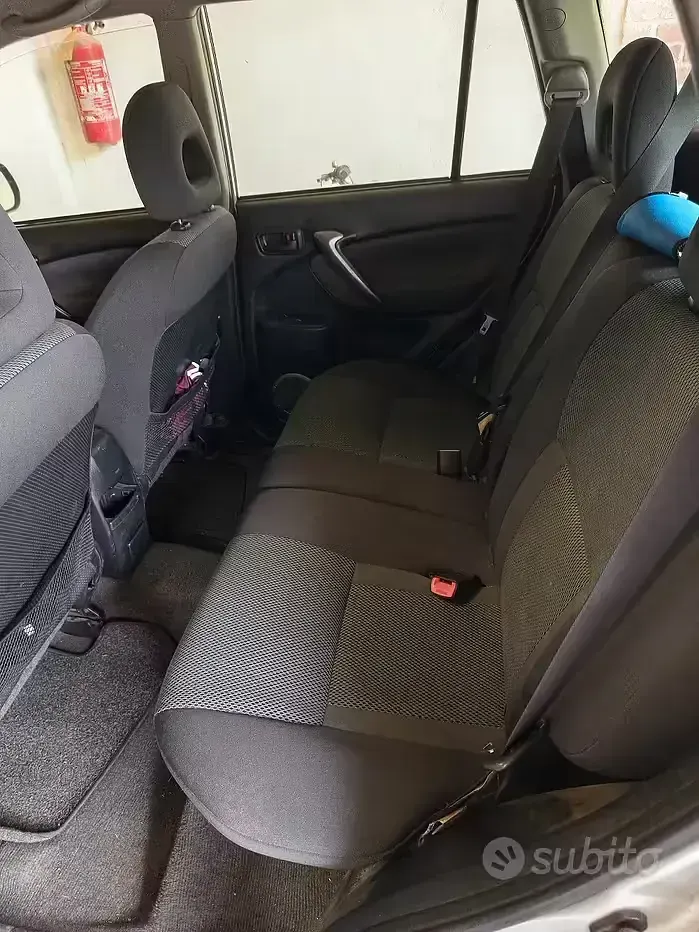 Usata Toyota RAV4 150 CV (110 kW) 2004 Grigio SUV