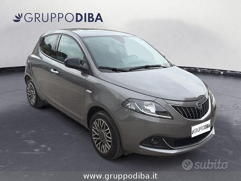 Usata Lancia Ypsilon Gold 69 CV (50 kW) 2023 Other Utilitaria