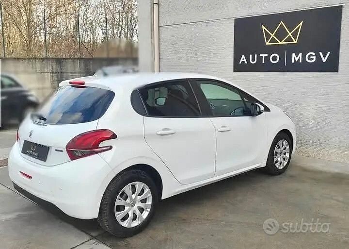 Usata Peugeot 208 Active 82 CV (60 kW) 2017 Bianco Utilitaria