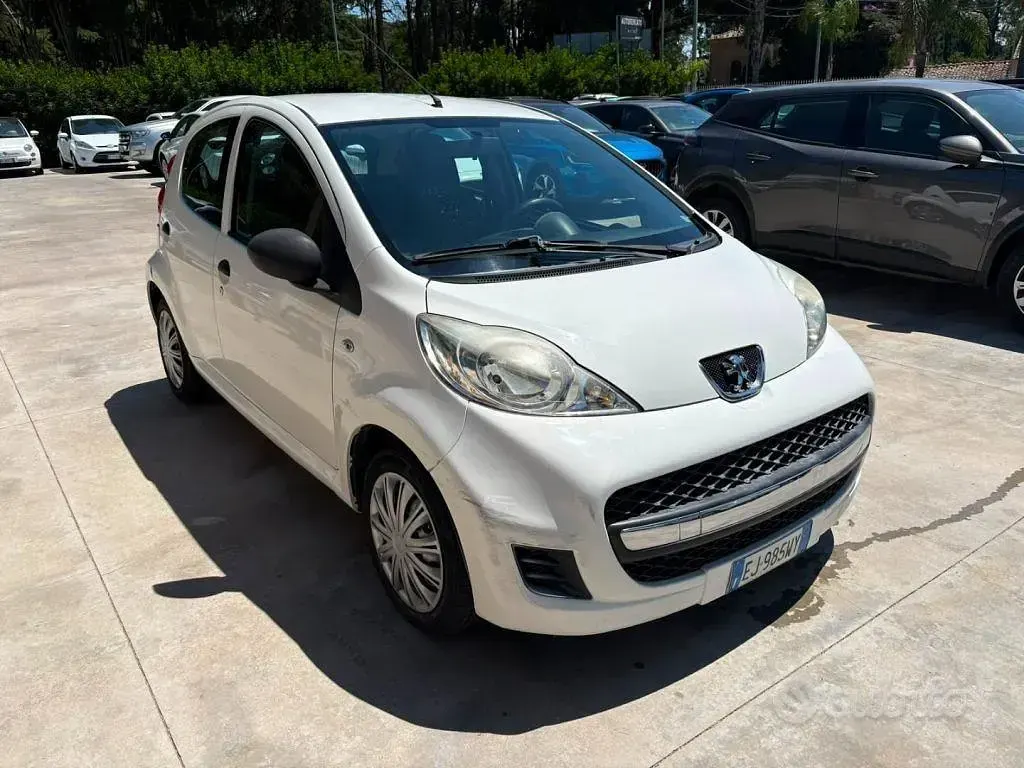 Usata Peugeot 107 68 CV (50 kW) 2012 Bianco Utilitaria