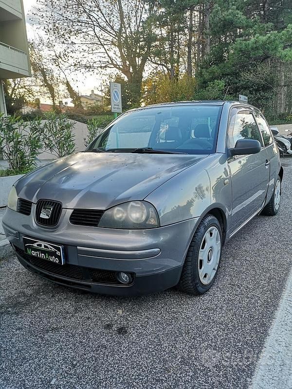 Grigio Usata 2002 Seat Arosa Due volumi | 1300 € (Cara) - Immagine 1/4