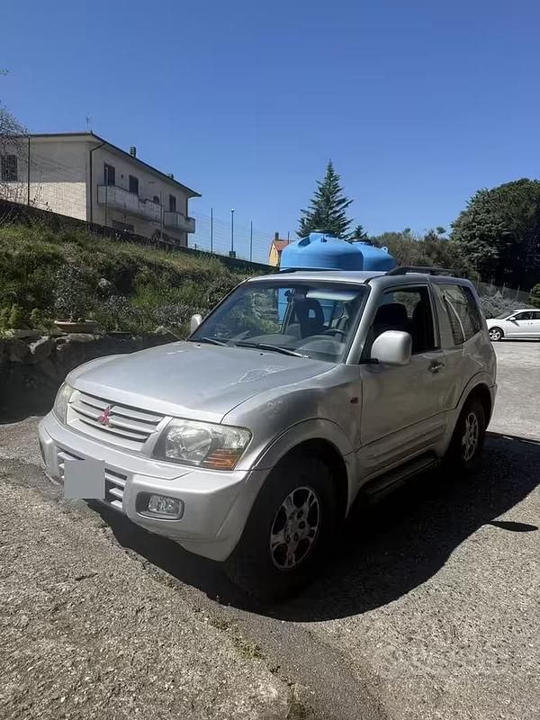 Usata Mitsubishi Pajero 160 CV (117 kW) 2002 Grigio SUV