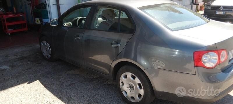 Usata VW Jetta 105 CV (77 kW) 2006 Grigio Berlina