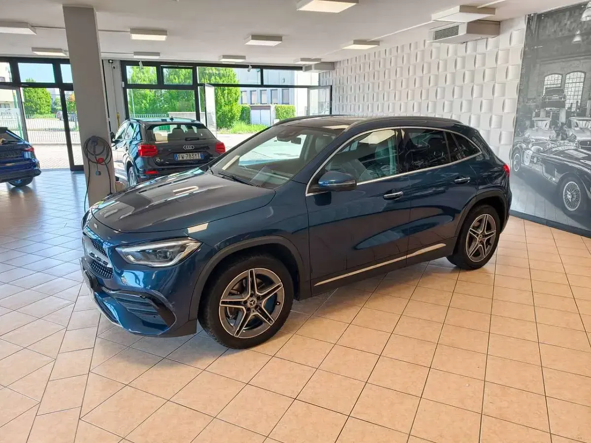 Usata Mercedes GLA250 AMG line 160 CV (117 kW) 2022 Blu/azzurro SUV