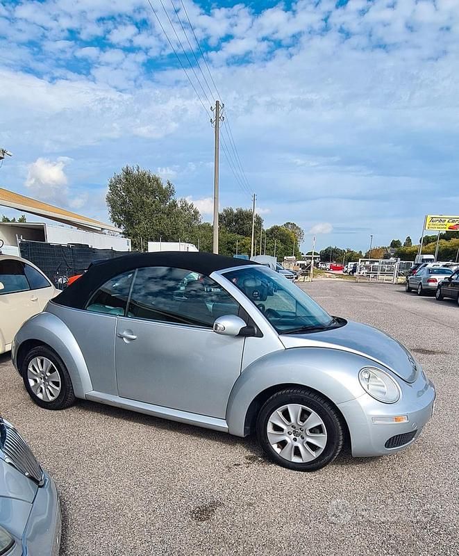 Usata VW New Beetle 105 CV (77 kW) 2009 Grigio Utilitaria