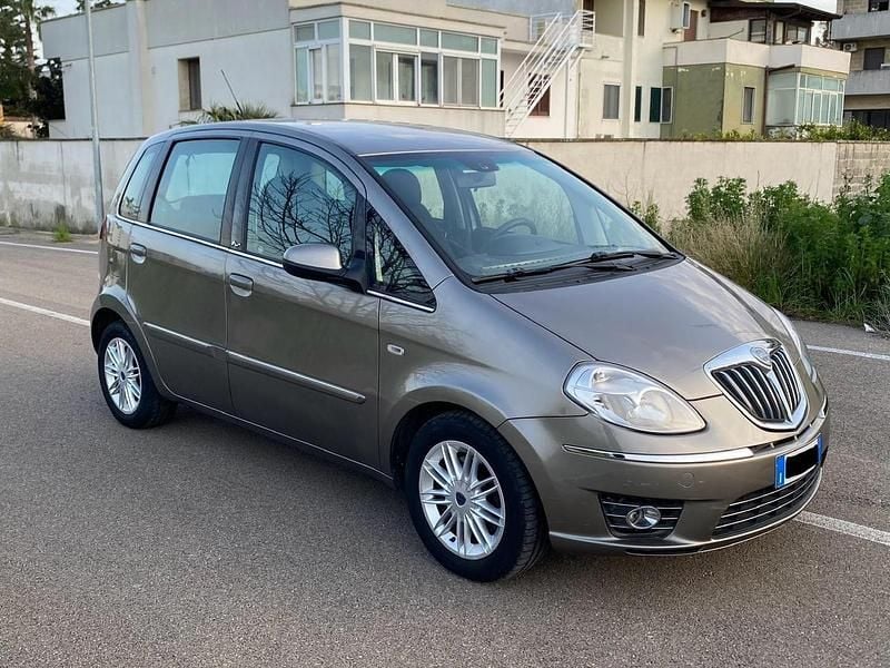 Usata Lancia Musa 90 CV (66 kW) 2010 Marrone Monovolume