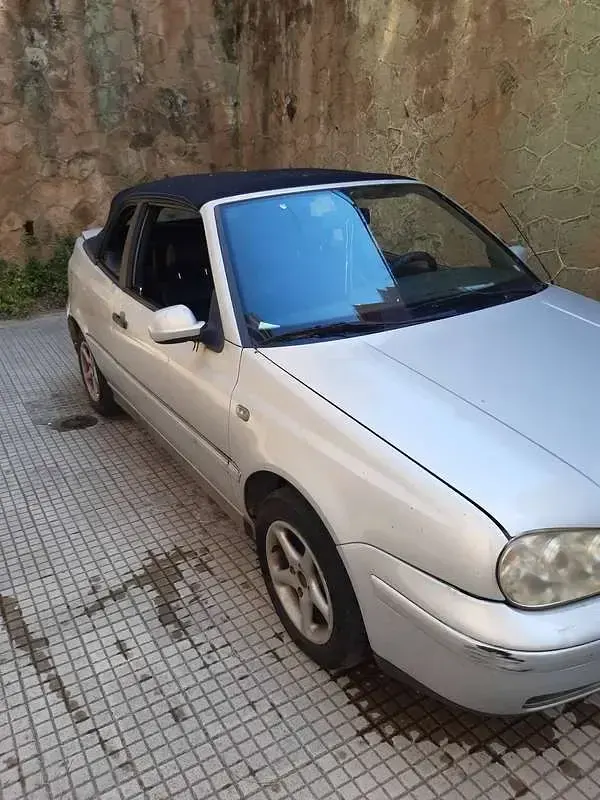 Usata VW Golf Cabriolet 101 CV (74 kW) 1998 Argento Cabrio