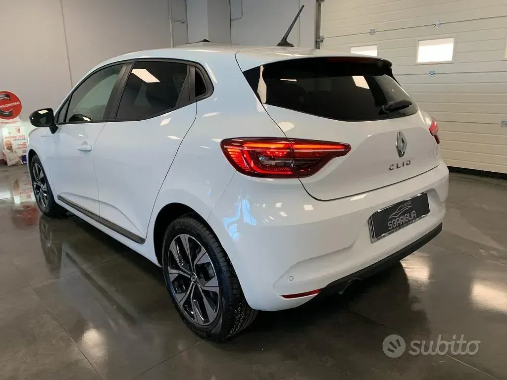 Usata Renault Clio V Initiale Paris 101 CV (74 kW) 2022 Bianco Berlina