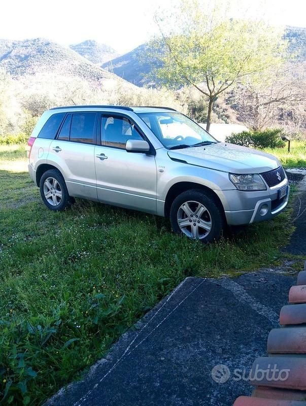 Usata Suzuki Grand Vitara 129 CV (94 kW) 2006 Grigio SUV