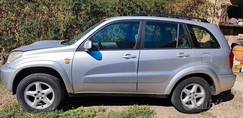Usata Toyota RAV4 2003 Grigio SUV