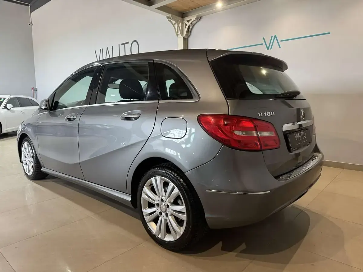 Usata Mercedes B180 Executive 122 CV (89 kW) 2013 Grigio Utilitaria