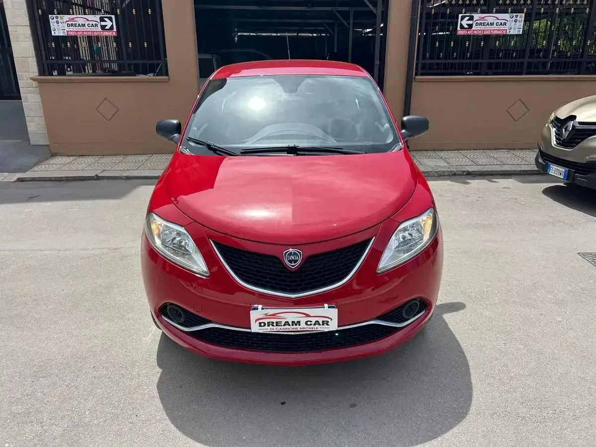 Usata Lancia Ypsilon Platinum 85 CV (62 kW) 2016 Rosso Utilitaria