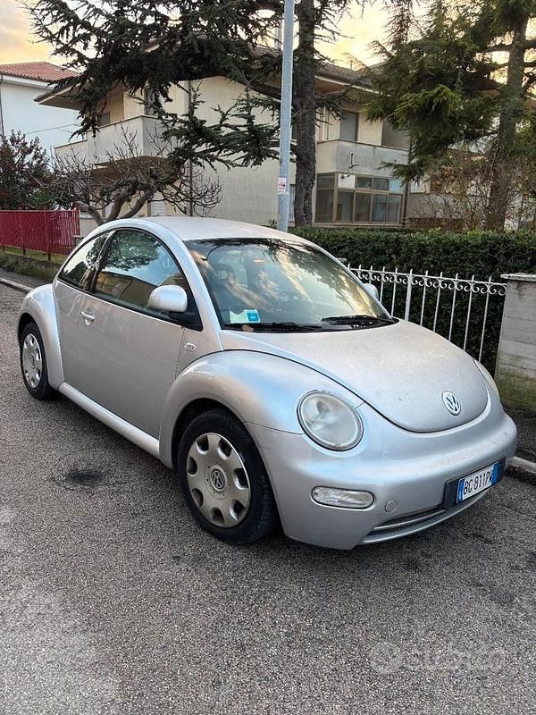 Usata VW New Beetle 90 CV (66 kW) 2000 Grigio Utilitaria