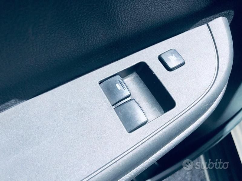 Usata Mitsubishi L200 150 CV (110 kW) 2022 Bianco Pick-up