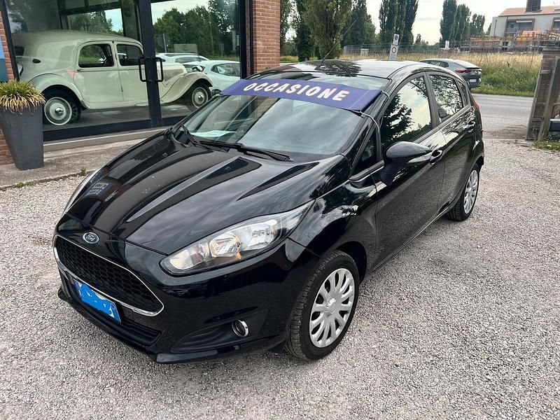 Usata Ford Fiesta 100 CV (73 kW) 2016 Nero Berlina