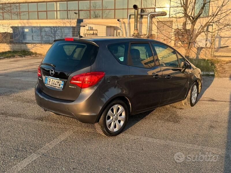 Usata Opel Meriva 95 CV (69 kW) 2013 Grigio Monovolume