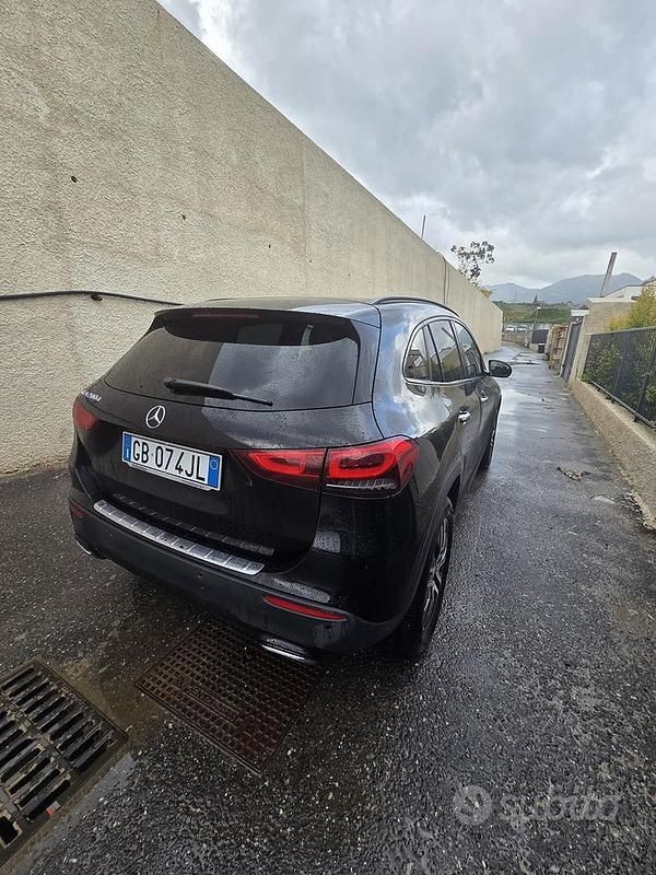 Usata Mercedes GLA200 150 CV (110 kW) 2020 Nero SUV