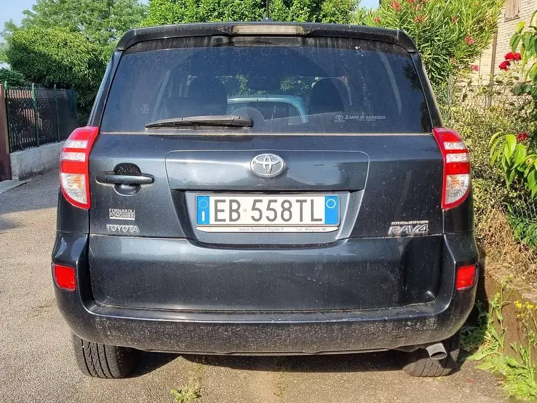 Usata Toyota RAV4 150 CV (110 kW) 2010 Blu/azzurro SUV