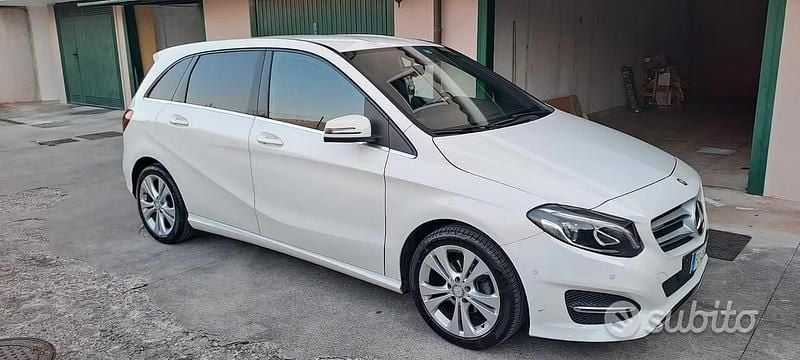 Usata Mercedes B180 Business 109 CV (80 kW) 2016 Bianco Monovolume