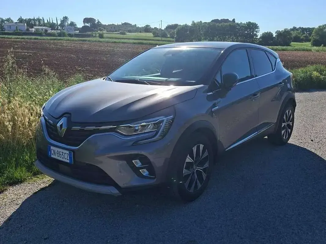 Usata Renault Captur Techno 101 CV (74 kW) 2023 Grigio SUV