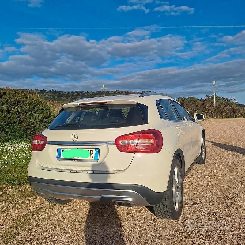 Usata Mercedes GLA180 110 CV (80 kW) 2015 Bianco SUV
