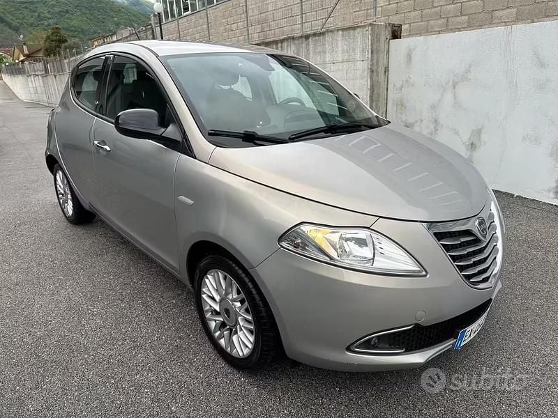 Usata Lancia Ypsilon Gold 95 CV (69 kW) 2014 Utilitaria